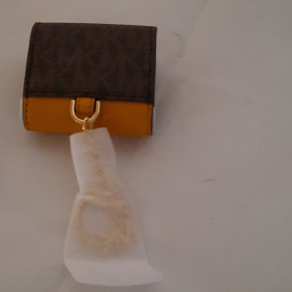 Airpod case - Picture 4 of 4